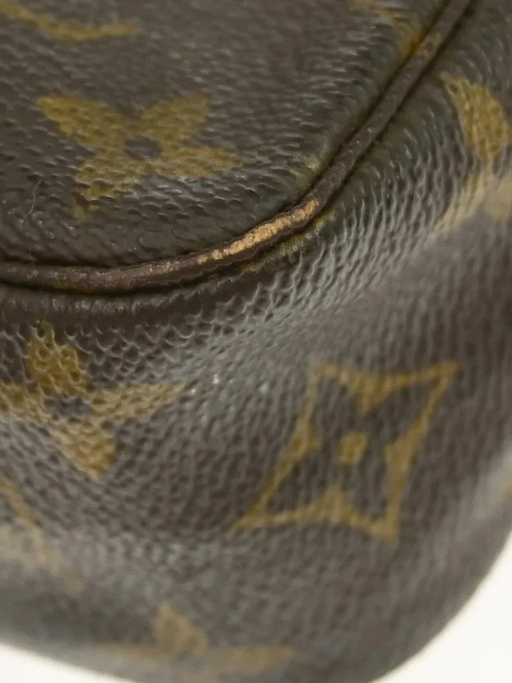 LOUIS VUITTON TROUSSE TOILETTE 23 COSMETIC POUCH